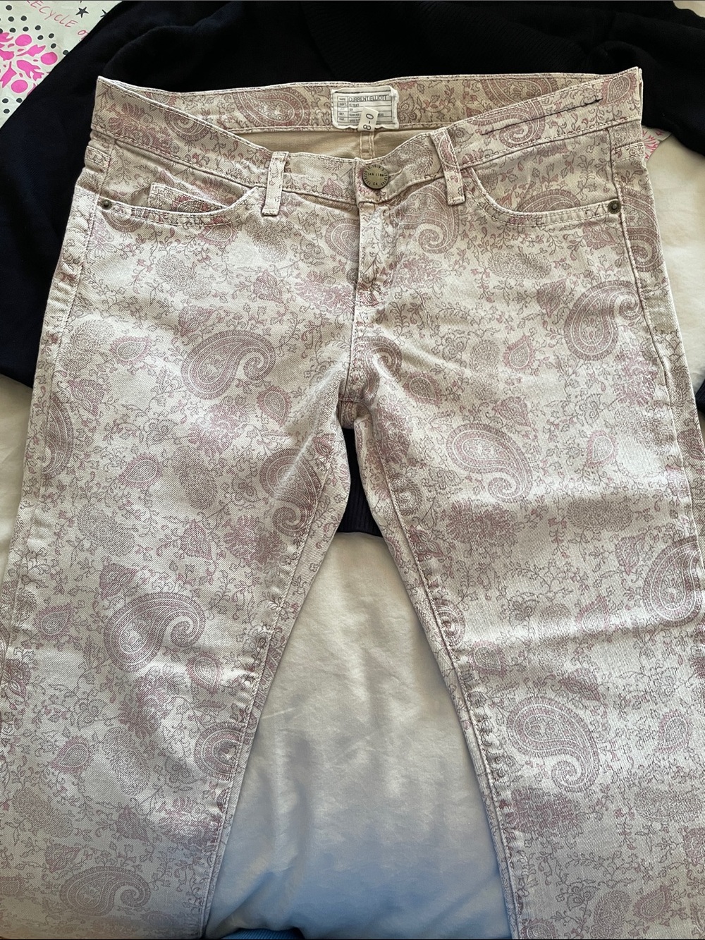 28.  Current/Elliott  LOW RISE Dusty  Pink Paisley Skinny Jeans